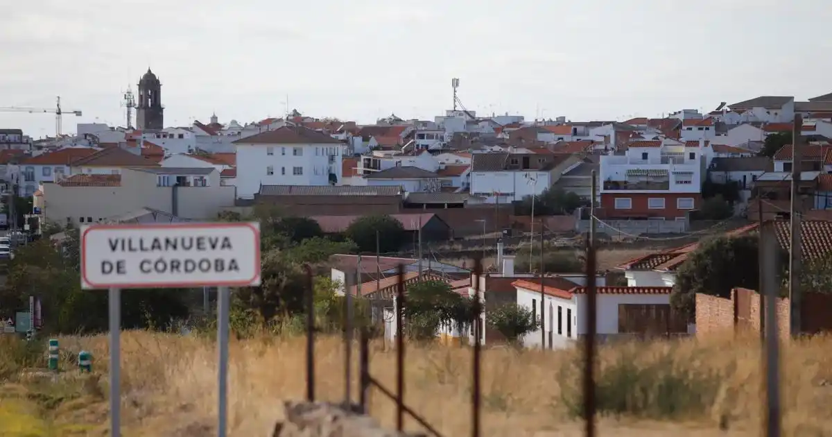 Mudanzas en Villanueva de Córdoba 7 Mudanzas en Villanueva de Córdoba: vehículo de La Seda en la dehesa de Los Pedroches